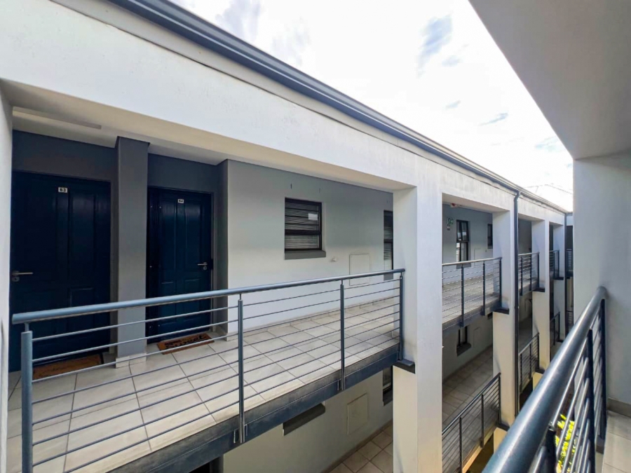 2 Bedroom Property for Sale in Loucharmante Western Cape